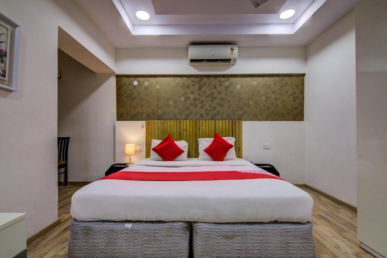 Oyo Hotel 55 Lawsons Bay Jalāripeta Extérieur photo