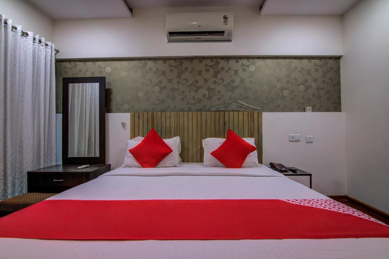 Oyo Hotel 55 Lawsons Bay Jalāripeta Extérieur photo
